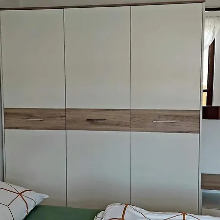 Meri 아파트 로파르